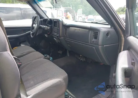 2002 Chevrolet Silverado 1500 z USA, uszkodzony, nr VIN 1GCEC14W82Z126235